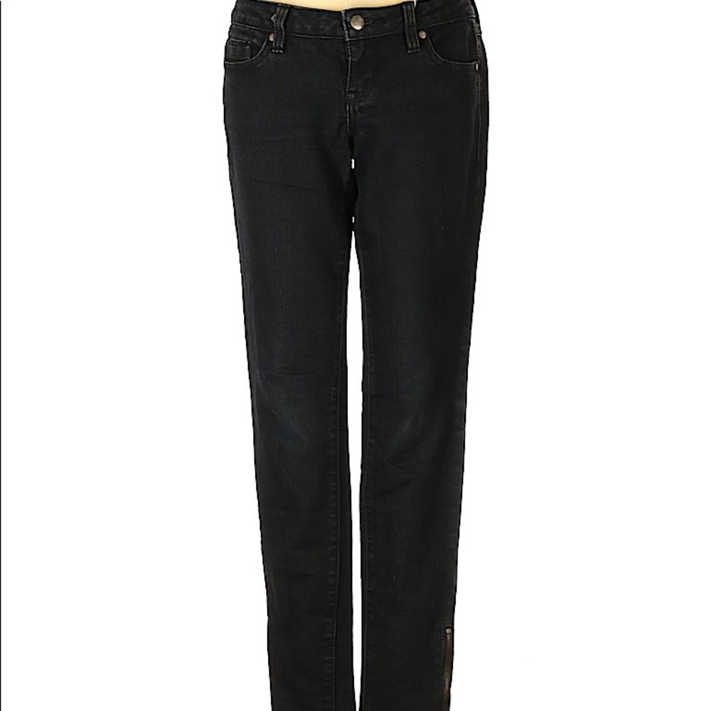 2.1 Denim jeans with zippers